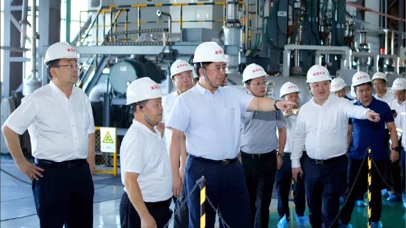 Bí thư Thành ủy Lô Điền, ông Tào Văn Huệ, đến thăm và khảo sát tại Xương Tích Tân Cương.